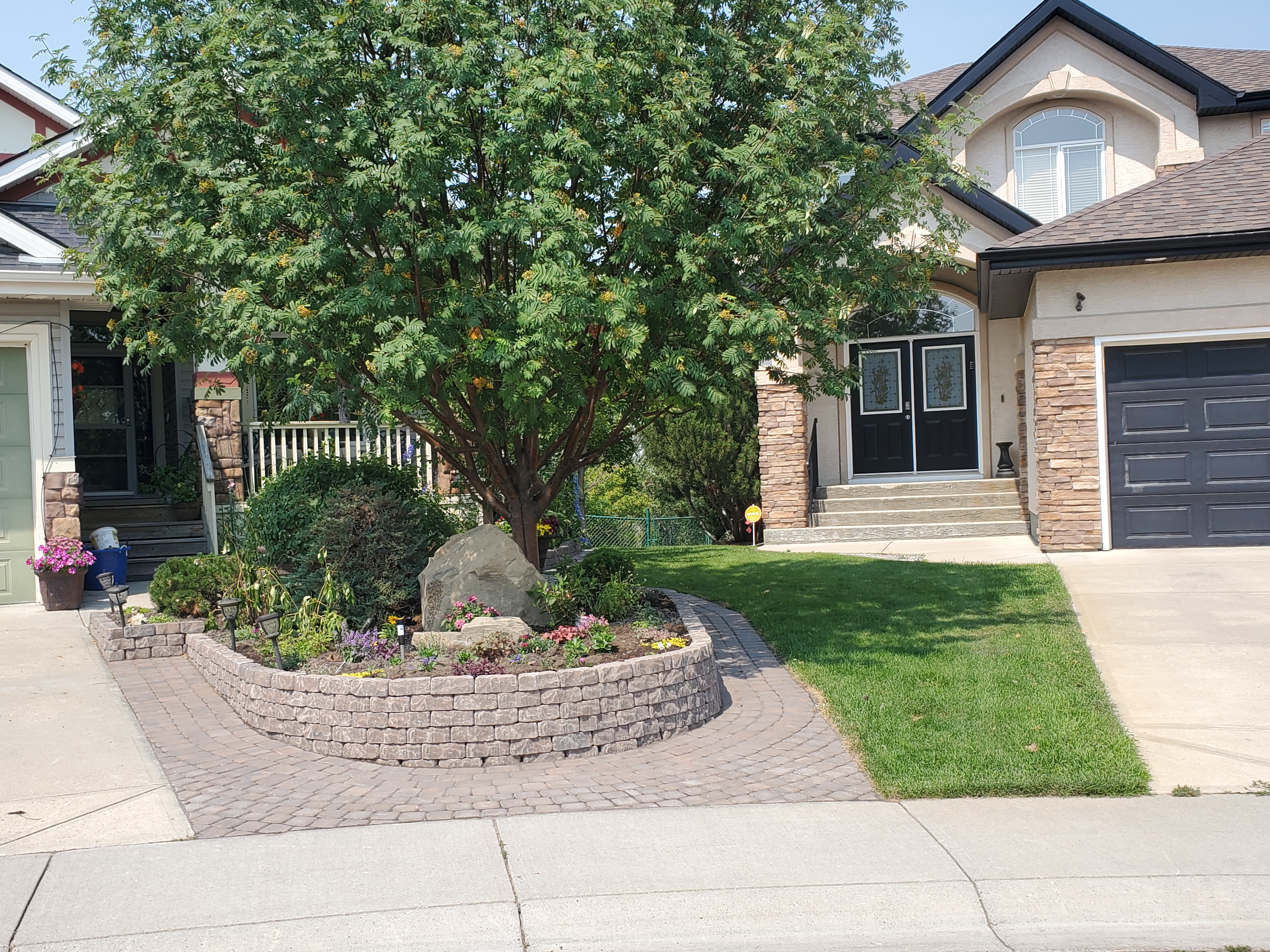 Valley-Ridge-Calgary-front-yard-stone-flowerbeds-cobble-stone-