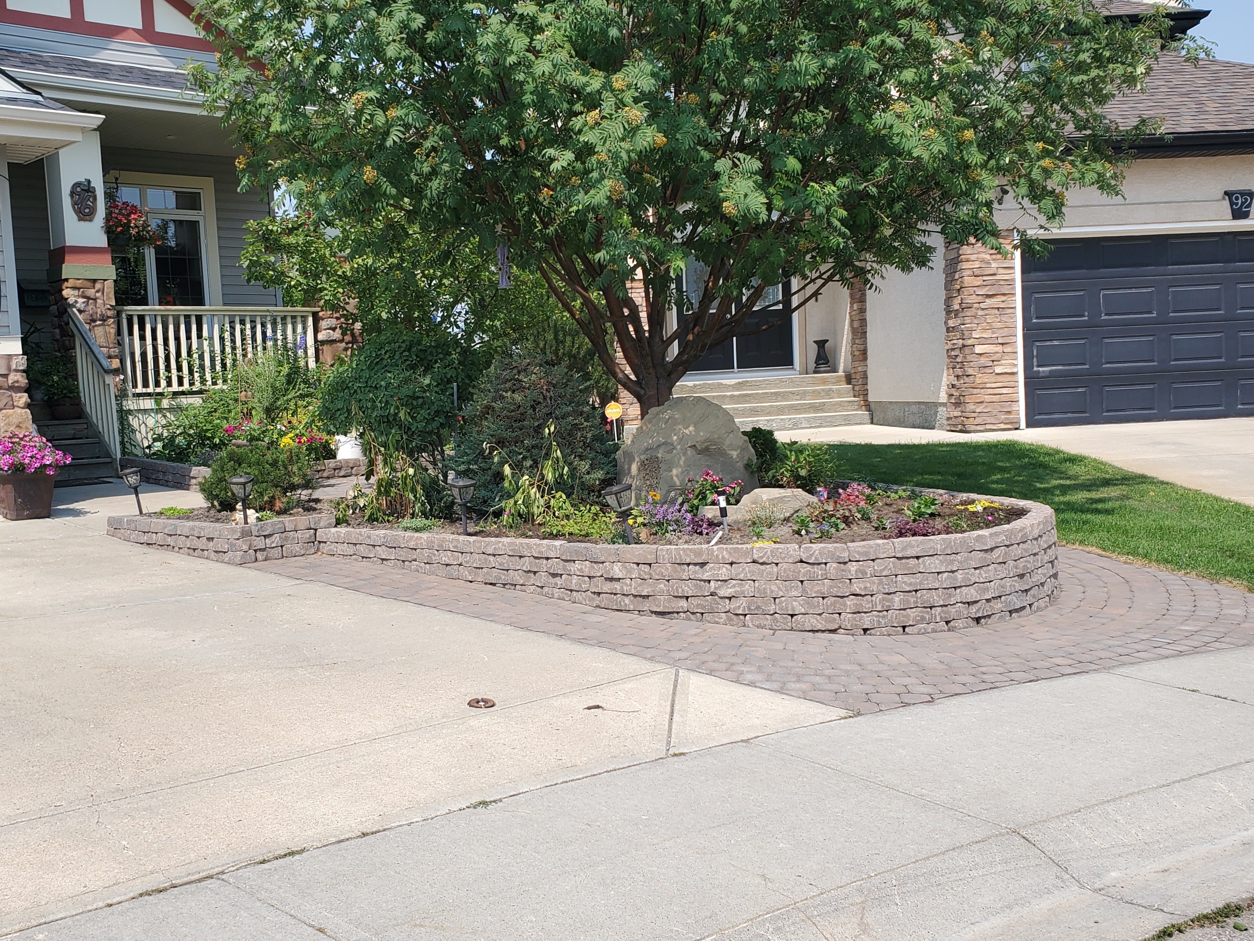 Valley-Ridge-Calgary-front-yard-stone-flowerbeds-cobble-stone-