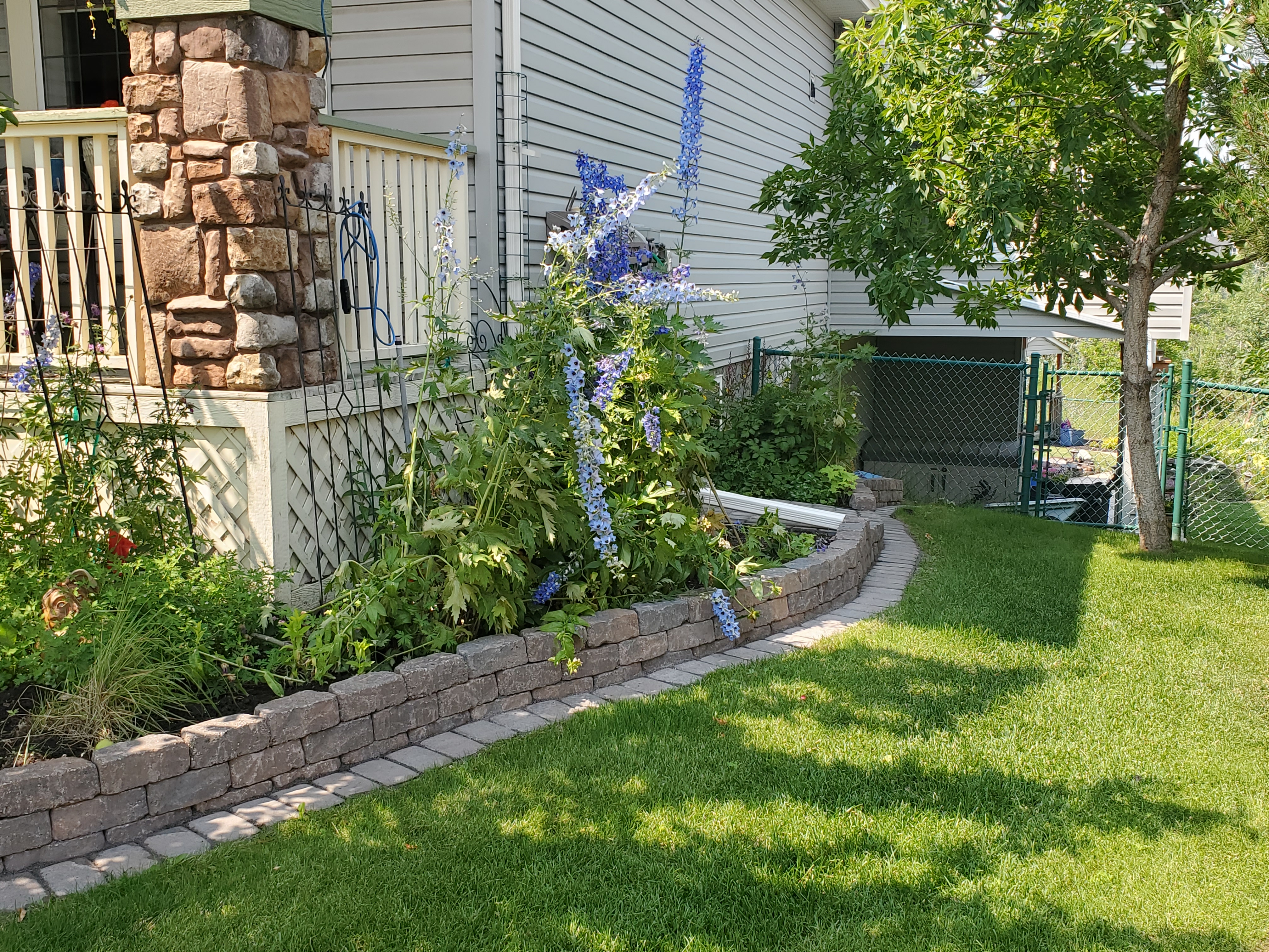 Valley-Ridge-Calgary-front-yard-stone-flowerbeds-cobble-stone-