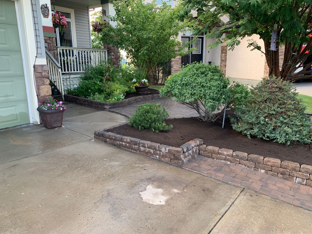 Valley-Ridge-Calgary-garden-front-yard-stone-flowerbeds-cobble-stone-