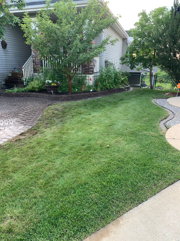 Valley-Ridge-Calgary-garden-front-yard-stone-flowerbeds-cobble-stone-