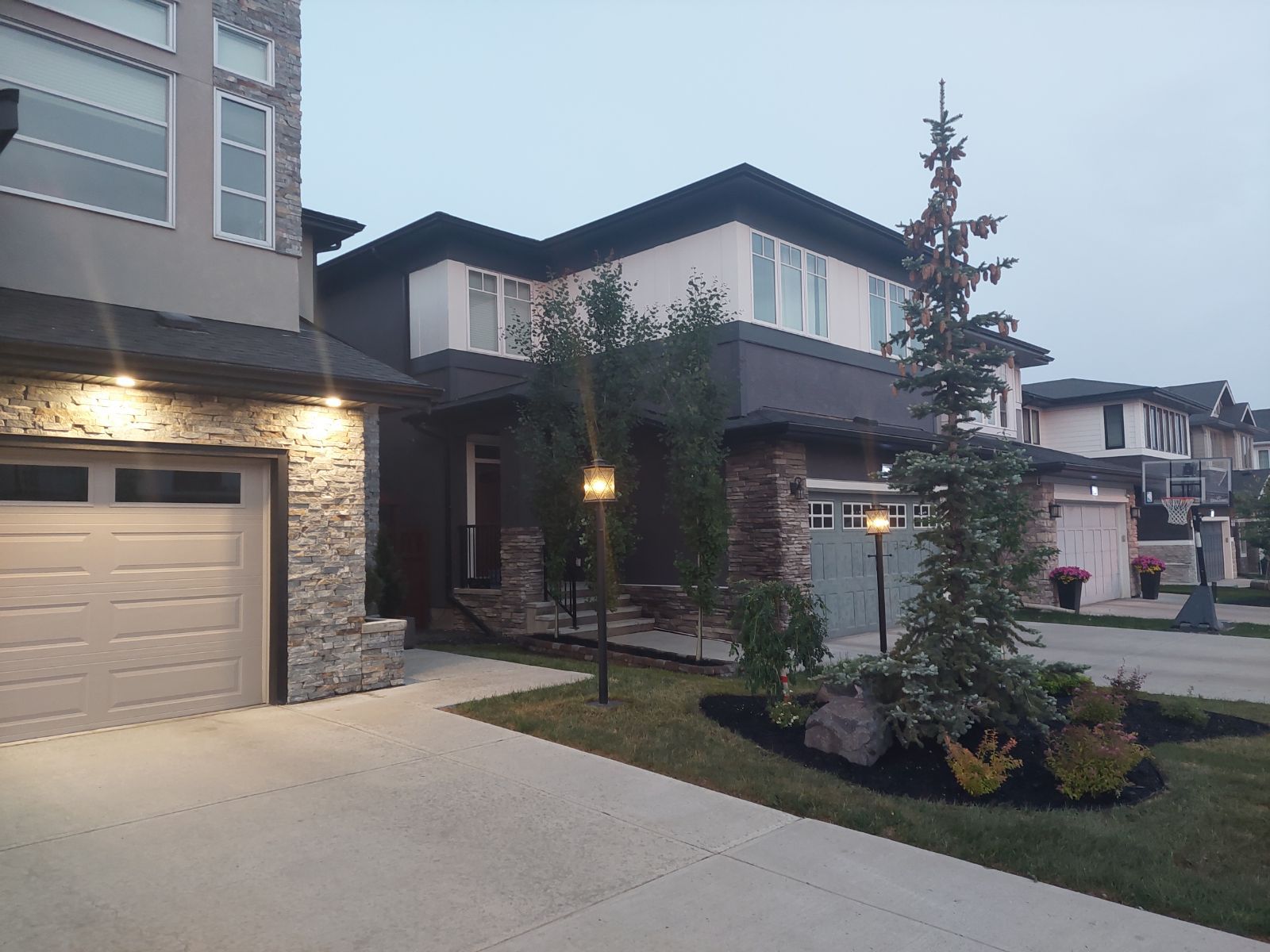 Front Yard Aspen SW Calgary Softscaping driange landscape lights installation