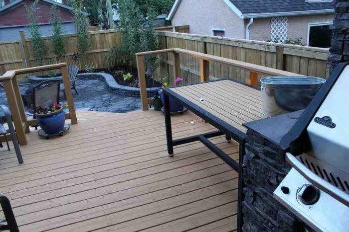 recycled_composite_decking_calgary.jpg