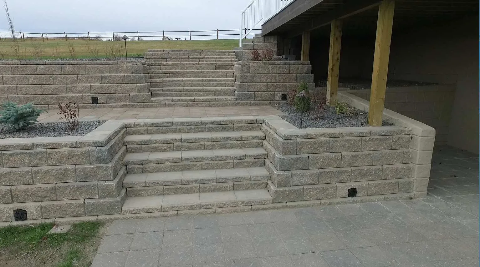Best Retaining Walls Builder Landscaper Calgary photo 1