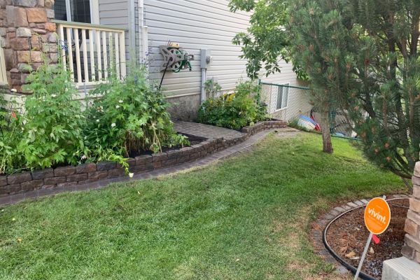 Valley-Ridge-Calgary-Landscaping-front-yard-raised-flowerbeds-stone-