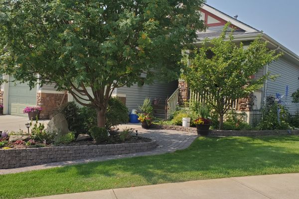 Valley-Ridge-Calgary-front-yard-stone-flowerbeds-cobble-stone-