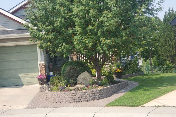 Valley-Ridge-Calgary-front-yard-stone-flowerbeds-cobble-stone-