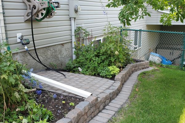 Valley-Ridge-Calgary-front-yard-stone-flowerbeds-cobble-stone-